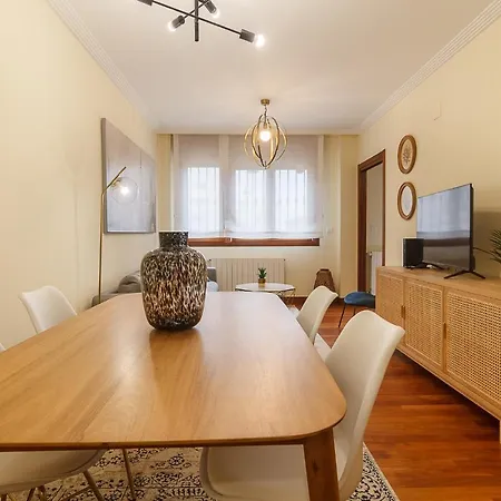 Olabeaga, Vivienda Turistica Urbana De Diseno Con Wifi アパート